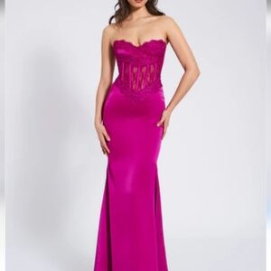 Miss Circle magenta Pink Strapless Lace & Satin Gown size L runs small NWOTS